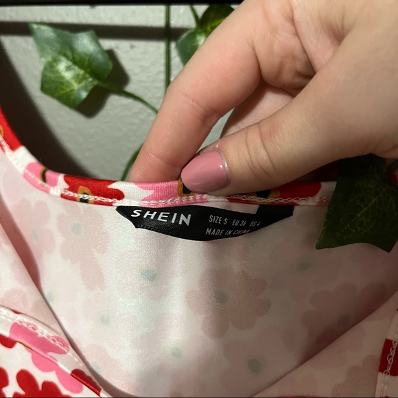 💗3 for $15💗 Floral Tank - Picture 2 of 2